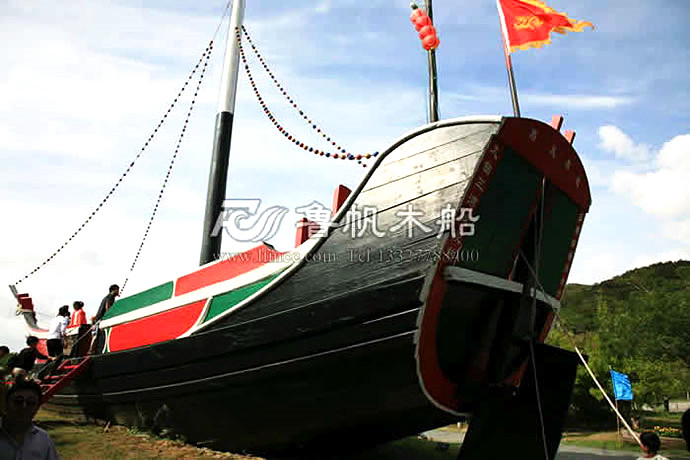 大型观光装饰船